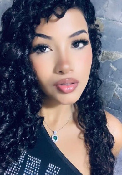 Regina from Venezuela, ready for a 1v1 video chat on Chamet